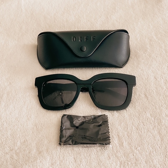 Diff Eyewear Accessories - DIFF Carson Black Polarized Sunglasses with DIFF case and cleaning cloth